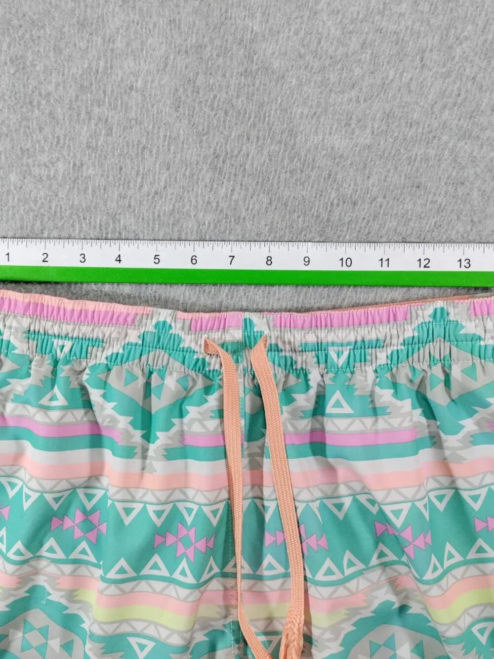 Chubbies Swim Trunks Mens M Teal Pink Geometric Lined 5.5 Inseam